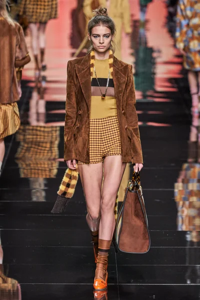 Look 12